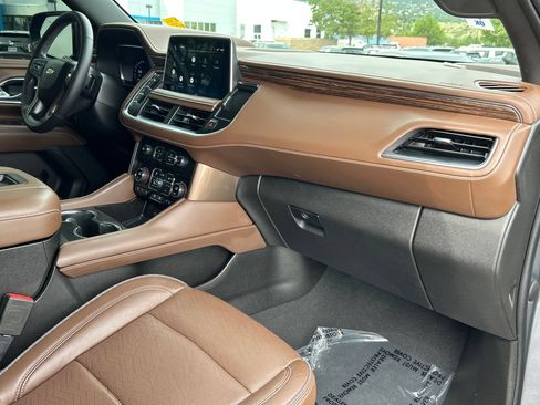 Used 2022 Chevrolet Tahoe High Country w/ Premium Package 2 AWD/4WD image 9