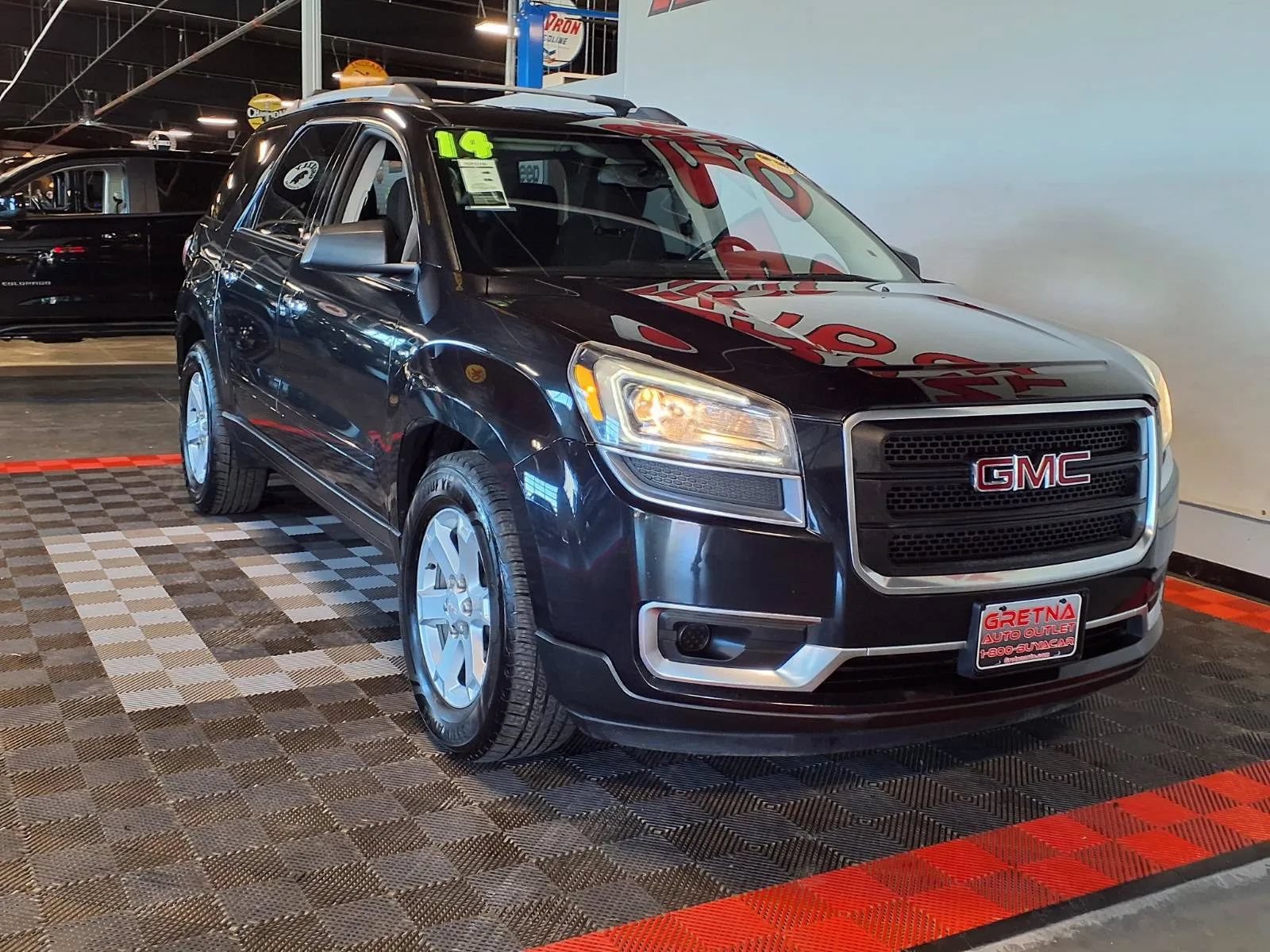 Used 2014 GMC Acadia SLE AWD/4WD image 2