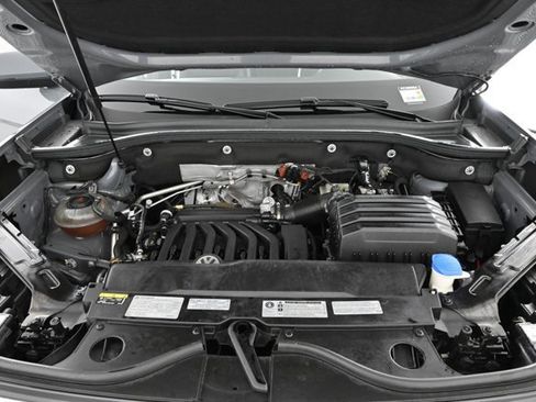 Used 2020 Volkswagen Atlas Cross Sport SEL R-Line image 33