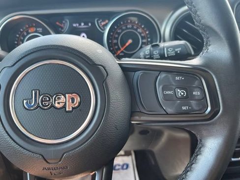 Used 2018 Jeep Wrangler Unlimited Sport S AWD/4WD image 32