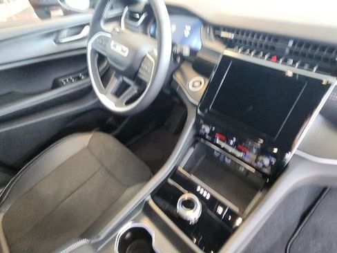 New 2023 Jeep Grand Cherokee L Laredo AWD/4WD image 25