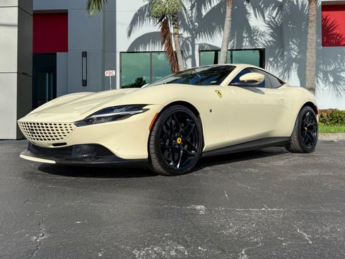 Used 2022 Ferrari Roma RWD image 9