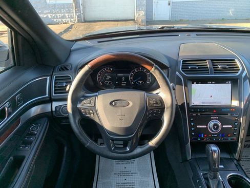 Used 2017 Ford Explorer Platinum image 15
