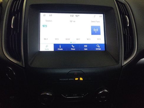 Used 2020 Ford Edge SE FWD image 25