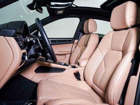 Certified 2025 Porsche Macan image 5