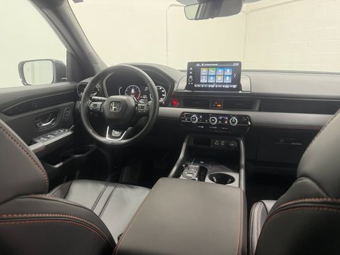 Used 2025 Honda Pilot TrailSport image 35