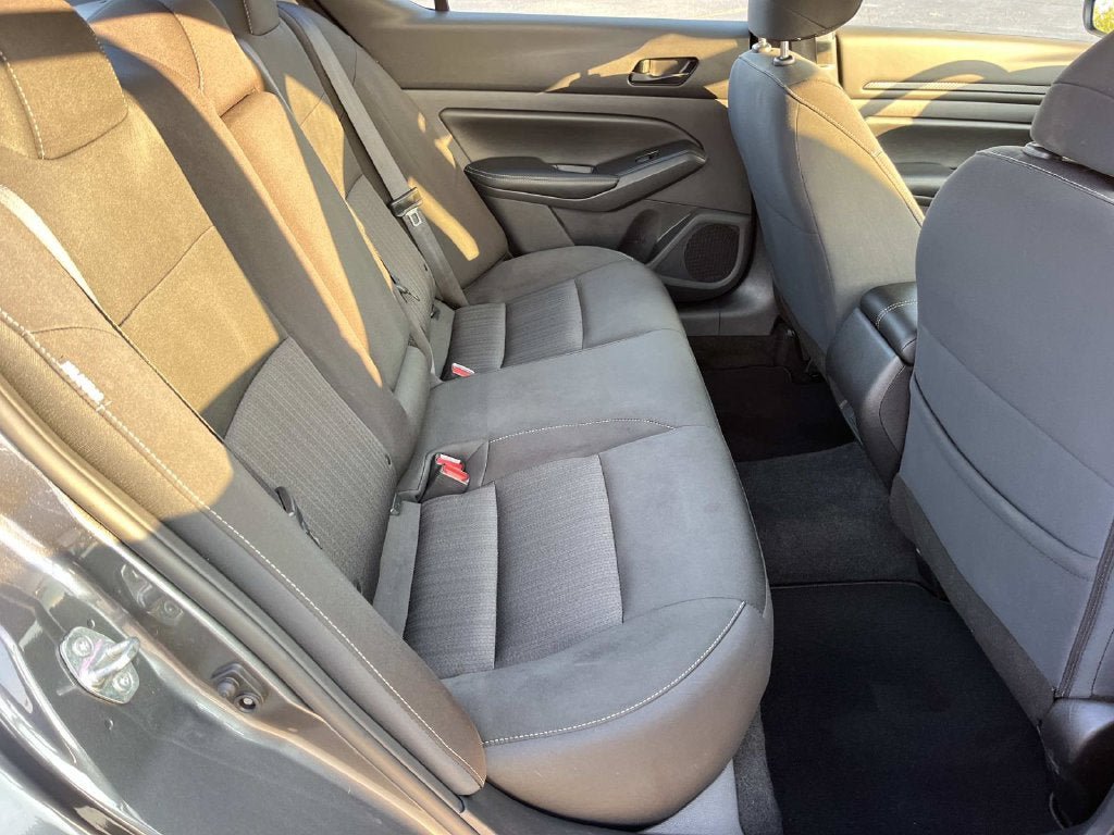 Used 2025 Nissan Altima 2.5 SV FWD image 20
