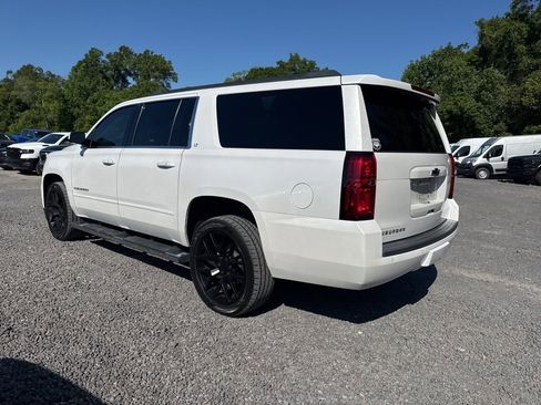 Used 2018 Chevrolet Suburban LT w/ Luxury Package RWD image 3