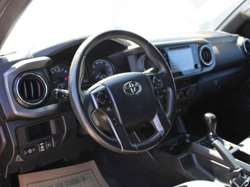 Used 2018 Toyota Tacoma TRD Off-Road RWD image 27