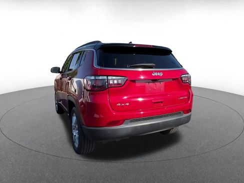 Used 2025 Jeep Compass Limited AWD/4WD image 9