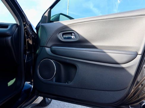 Used 2017 Honda HR-V EX-L image 18