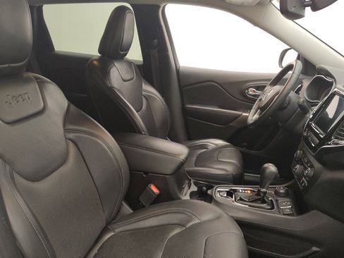 Used 2019 Jeep Cherokee Limited image 21