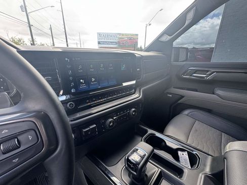 Used 2023 Chevrolet Silverado 1500 ZR2 AWD/4WD image 19