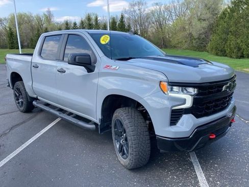 Used 2024 Chevrolet Silverado 1500 LT Trail Boss w/ Convenience Package II AWD/4WD image 2