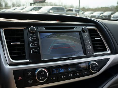 Used 2019 Toyota Highlander XLE image 26