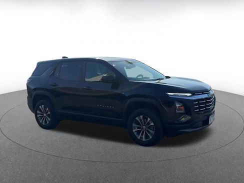Used 2025 Chevrolet Equinox LT FWD image 2