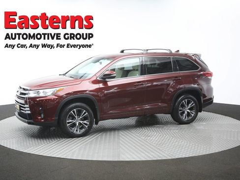 Used 2018 Toyota Highlander Plus AWD/4WD image 57