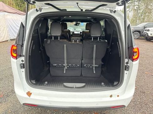 New 2026 Chrysler Pacifica Select w/ S Appearance Package image 13