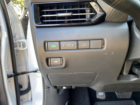 New 2025 Nissan Sentra SR image 9