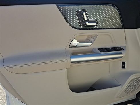 Used 2025 Mercedes-Benz GLA 250 image 12