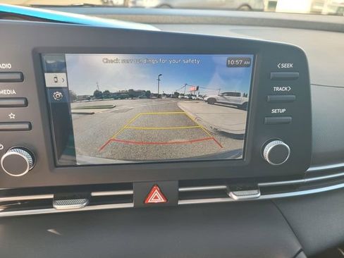 Used 2025 Hyundai Elantra SE FWD image 21