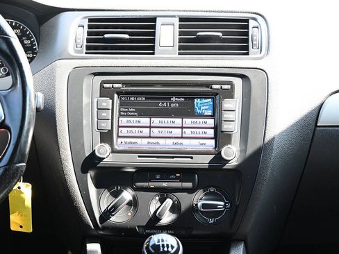 Used 2012 Volkswagen Jetta GLI FWD image 27