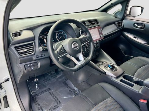 Used 2025 Nissan Leaf S FWD image 9