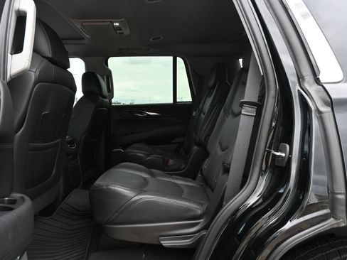 Used 2020 Cadillac Escalade Luxury AWD/4WD image 20