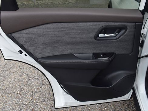 Used 2023 Nissan Rogue SV FWD image 43