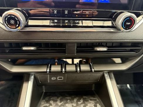 Used 2024 Chevrolet Colorado Trail Boss w/ Technology Package AWD/4WD image 37