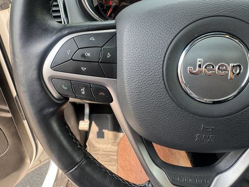 Used 2021 Jeep Grand Cherokee Overland AWD/4WD image 23