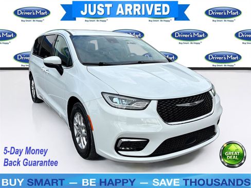 Used 2023 Chrysler Pacifica Touring-L FWD image 1