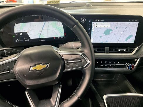 Used 2025 Chevrolet Equinox LT image 18