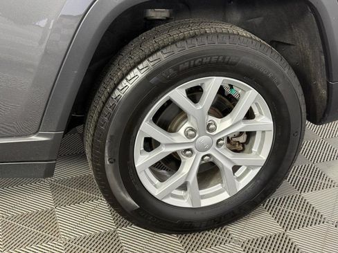 Used 2024 Jeep Grand Cherokee Limited w/ Trailer Tow Package AWD/4WD image 17