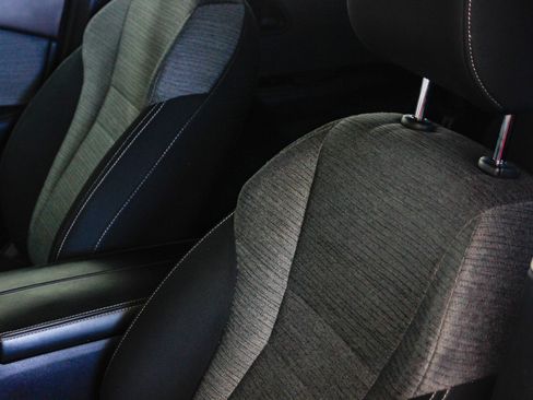 Used 2022 Nissan Rogue S image 23