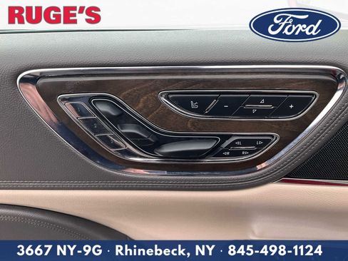 Used 2018 Lincoln Continental Reserve image 17