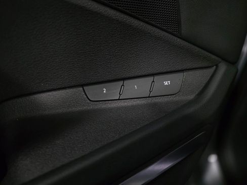 Used 2022 Audi e-tron Premium Plus image 33