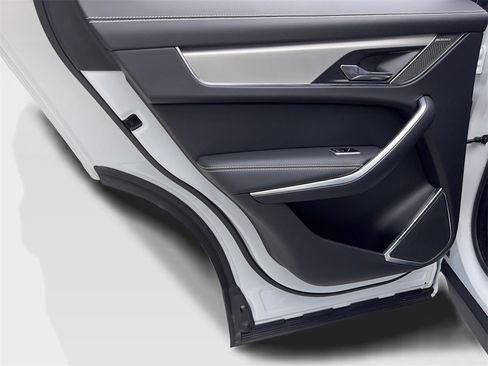 Used 2024 Jaguar F-PACE R-Dynamic S image 35