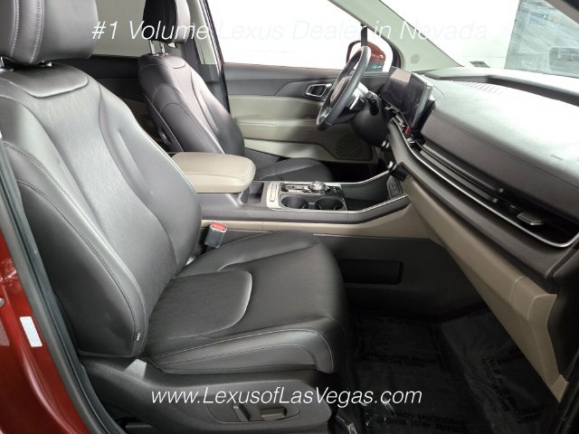 Used 2025 Kia Carnival EX FWD image 20