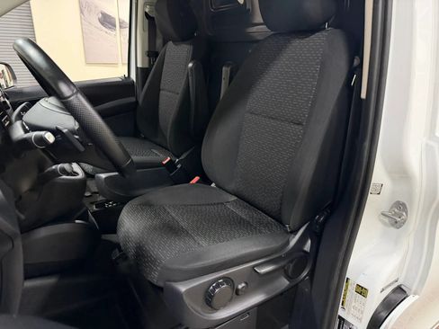 Used 2021 Mercedes-Benz Metris image 39