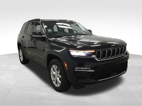 Used 2023 Jeep Grand Cherokee Limited AWD/4WD image 3