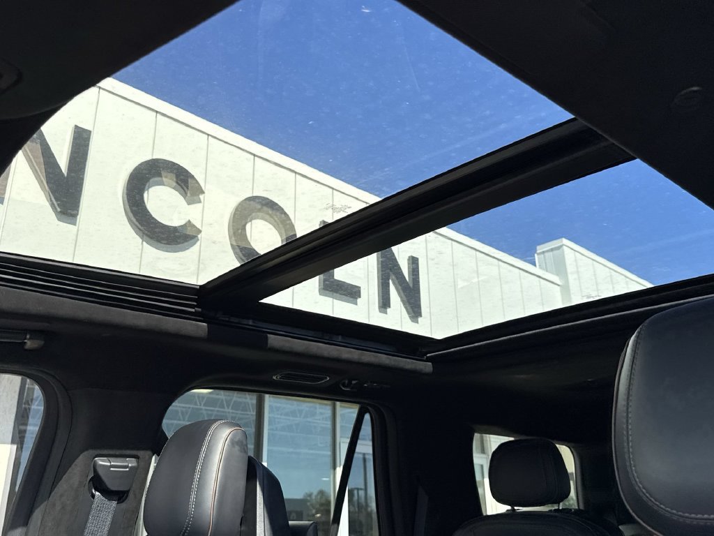 Certified 2026 Lincoln Navigator Black Label AWD/4WD image 16