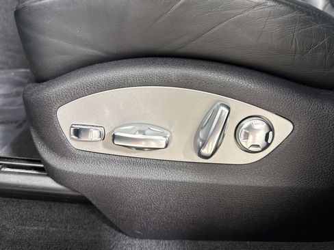 Certified 2024 Porsche Macan Turbo AWD/4WD image 39