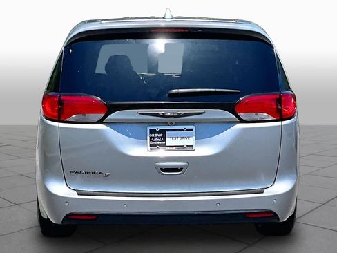 Used 2019 Chrysler Pacifica Touring Plus w/ S Appearance Package FWD image 5