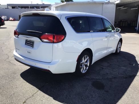Used 2019 Chrysler Pacifica Touring Plus w/ Tire & Wheel Group image 5