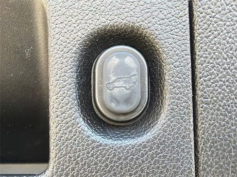 Used 2016 Chevrolet Suburban LTZ image 19