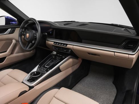 Certified 2025 Porsche 911 Carrera RWD image 29