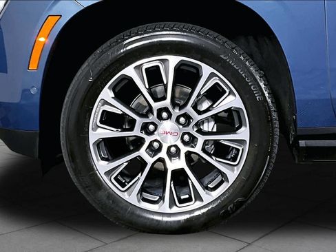 Used 2025 GMC Yukon Denali w/ Sun & Power Step Package RWD image 10