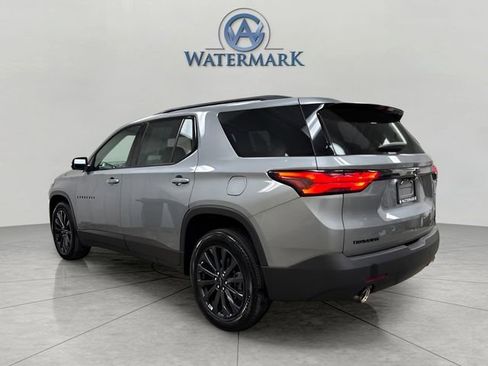 Used 2023 Chevrolet Traverse RS image 3