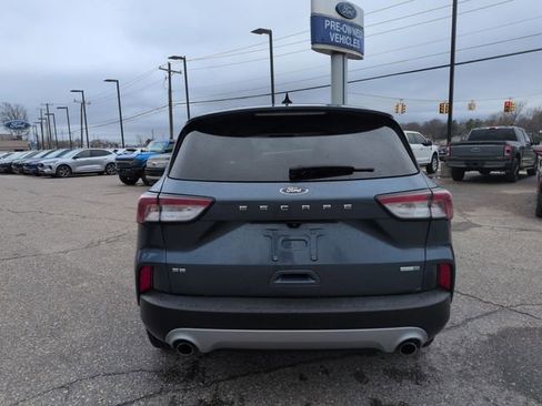 Certified 2020 Ford Escape SE image 6